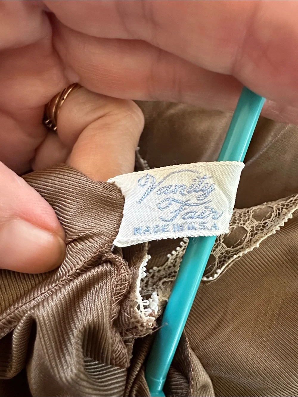 Vintage 60s/70s Vanity Fair Brown Short Nylon Slip with Cream Lace Trim - Picture 6 of 7
